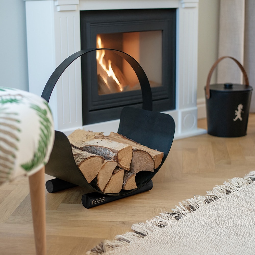 Solstickan vedkorg metall Kamintillbehör och redskap miljöbild